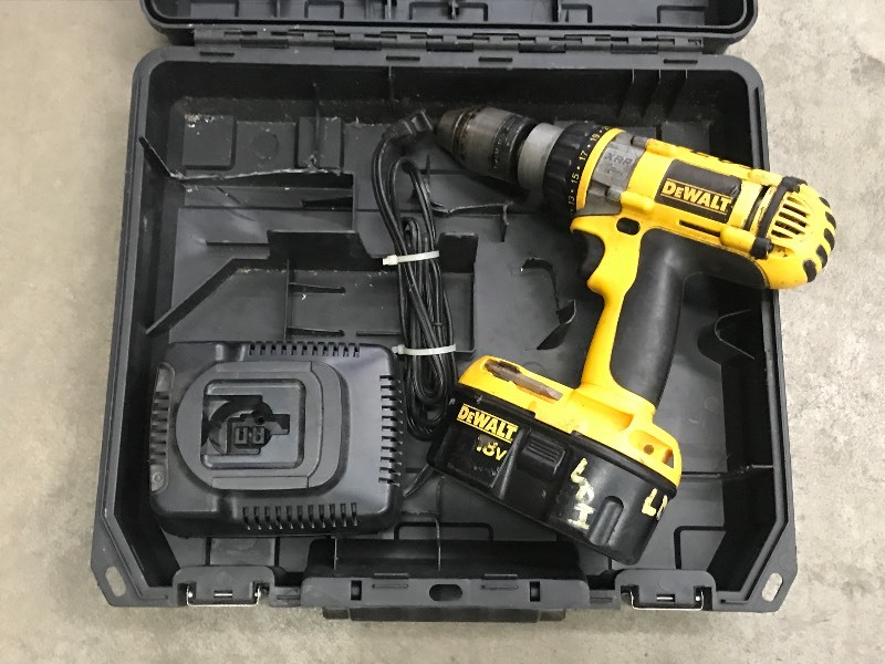 DeWalt 18Volt Hammer Drill Set, Wor...