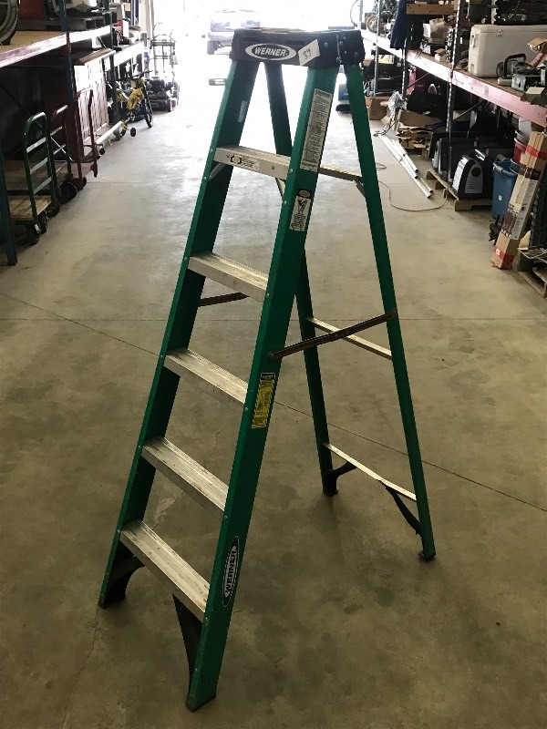 Werner 225# Fiberglass 6ft Step Lad...