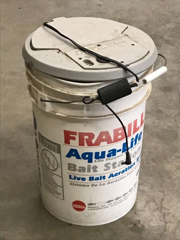 Frabill 6-Gallon Bait Station Bucke...
