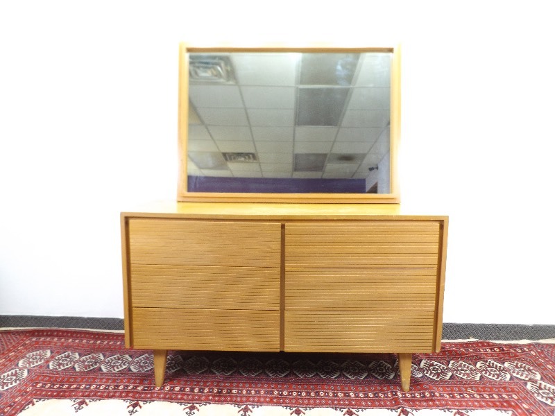 lot 3 image: Mid Century Modern Maple 6-Drawer Lowboy Dresser with Mirror