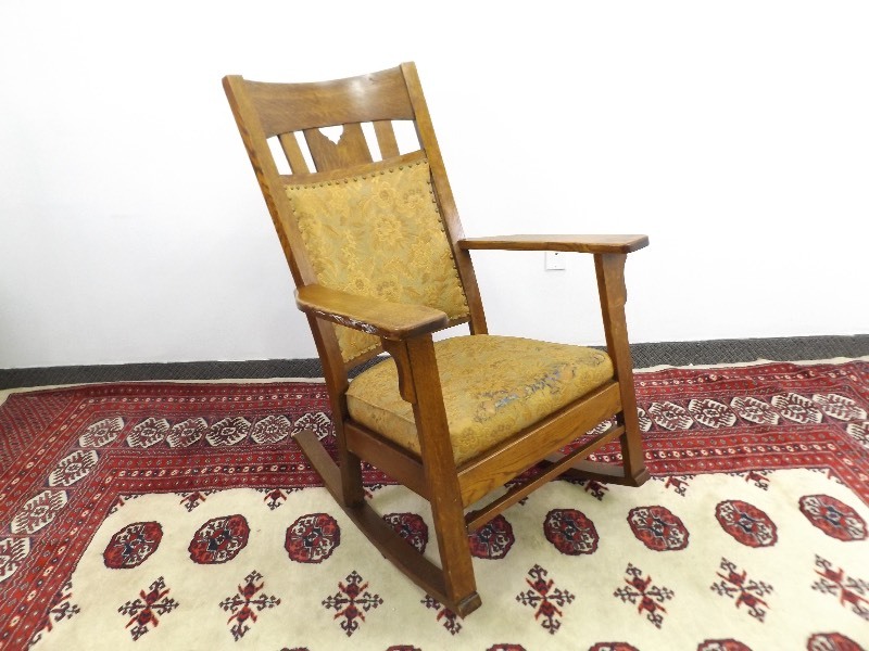 lot 7 image: Antique Quarter Sawn Oak Mission Rocking Chair 