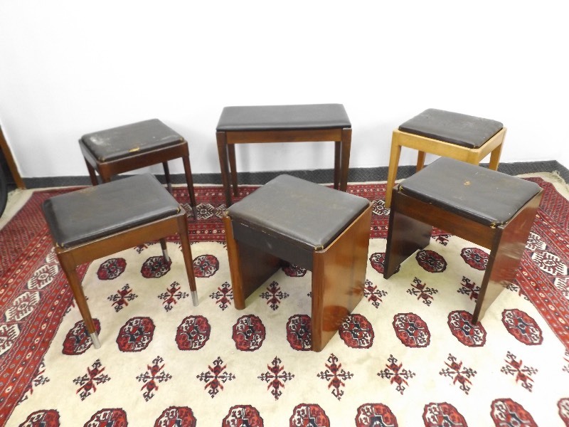 lot 12 image: Lot of AntiqueVintage Sewing, etc. Stools