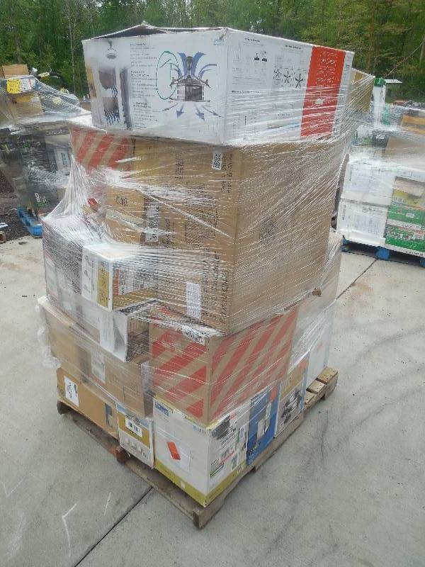 lot 7 image: PALLET LOT OF LIGHTING AND ELECTRICAL