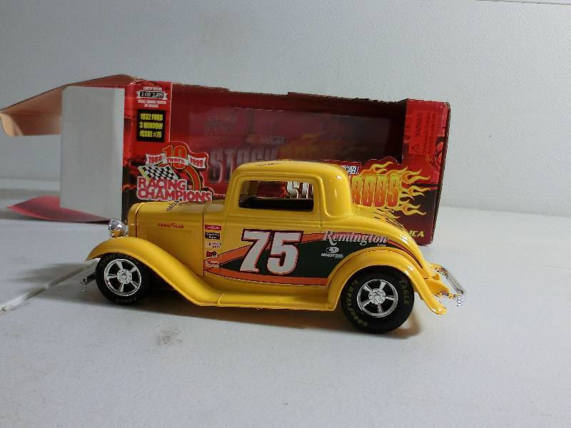 lot 17 image: NASCAR Stock rods  124 scale die-cast