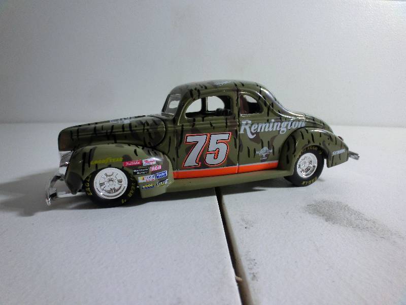 lot 20 image: Remington 124-scale Die Cast Stock Rods