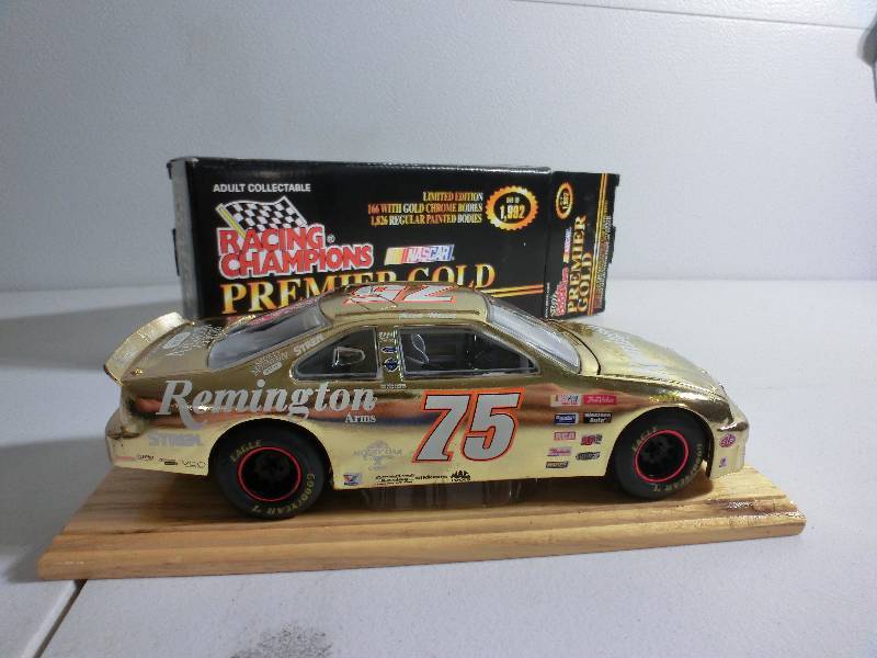 lot 21 image: Remington 124 scale NASCAR coin bank Die-cast