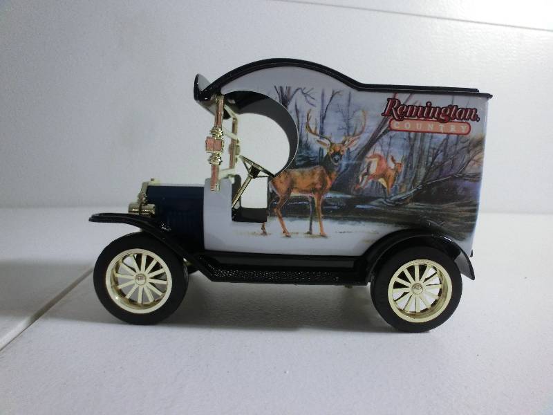 lot 22 image: Remington 1912 Ford Model T Delivery Limited Edition Locking Coin Bank 124 scale