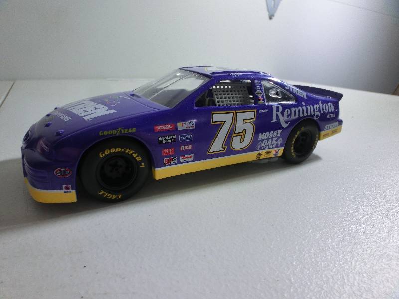 lot 25 image: Remington 124-scale Die Cast Stock Car