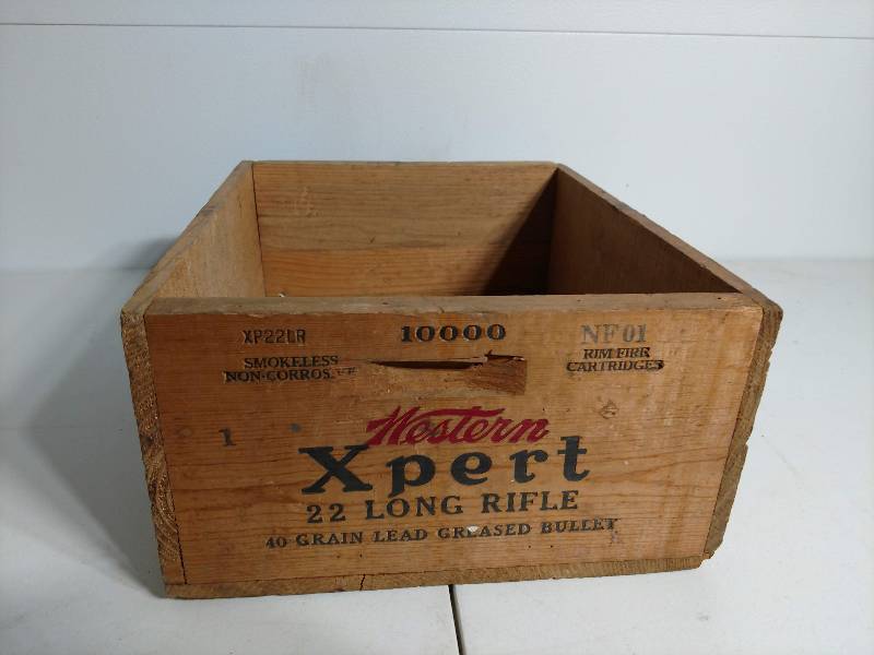 lot 12 image: Vintage Wooden Ammo Box
