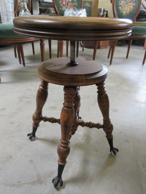 lot 108 image: VINTAGE SOLID WOOD, BALL & CLAW PIANO STOOL