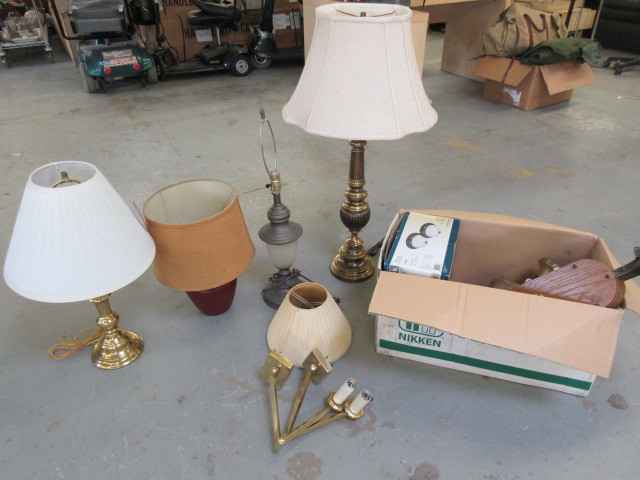 lot 128 image: CEILING FAN AND LAMPS