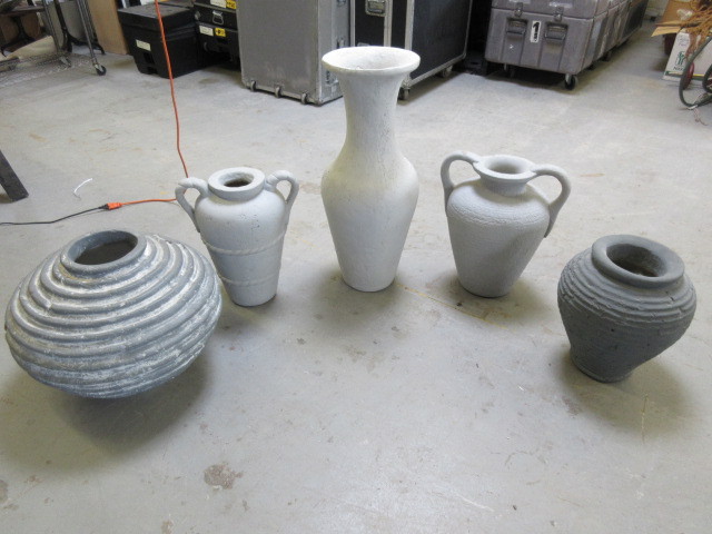 lot 137 image: 5 LARGE CERAMIC POTS