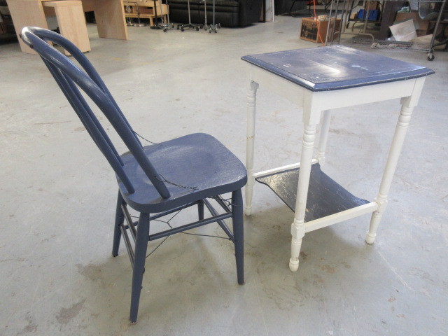 lot 141 image: SOLID WOOD TABLE AND CHAIR