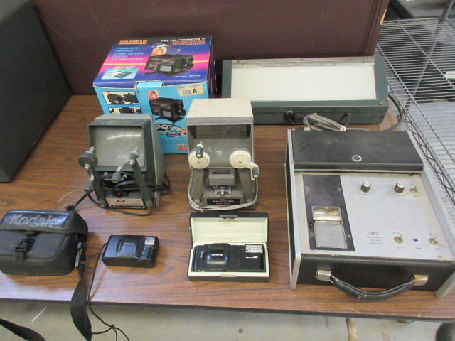 lot 142 image: VIDEO EDITING EQUIPMENT AND OPTOMETRIST TONOMETER