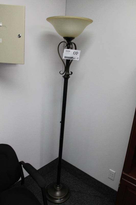 lot 40 image: Floor Lamp
