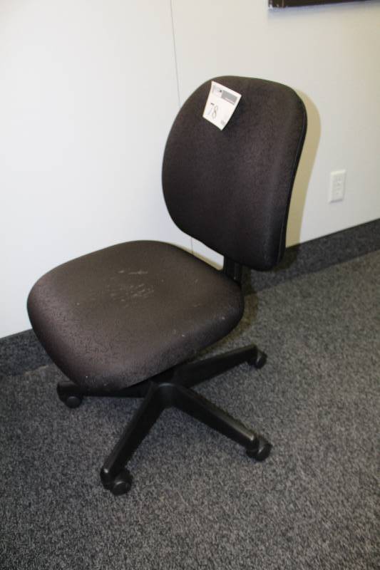 lot 78 image: Rolling Office Chair