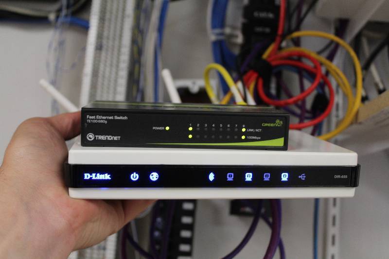 lot 11 image: Lot of (2) Electronics - Trendnet TE100-S80g Fast Ethernet Switch, D-Link DIR-655