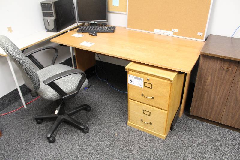 lot 81 image: Office Desk w Office Chair