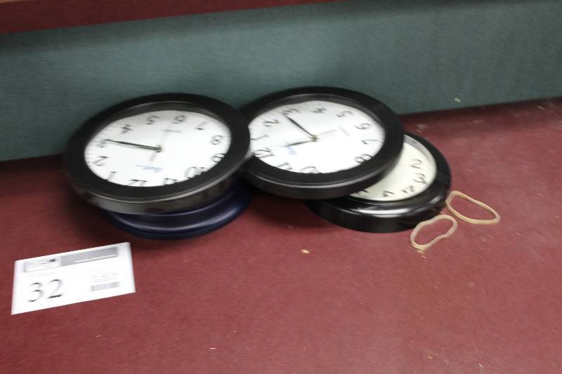 lot 32 image: Lot of (4) Wall-Mount Analog Clocks