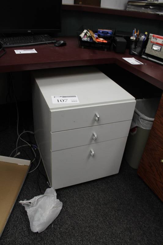lot 107 image: 3-Drawer Rolling Cabinet
