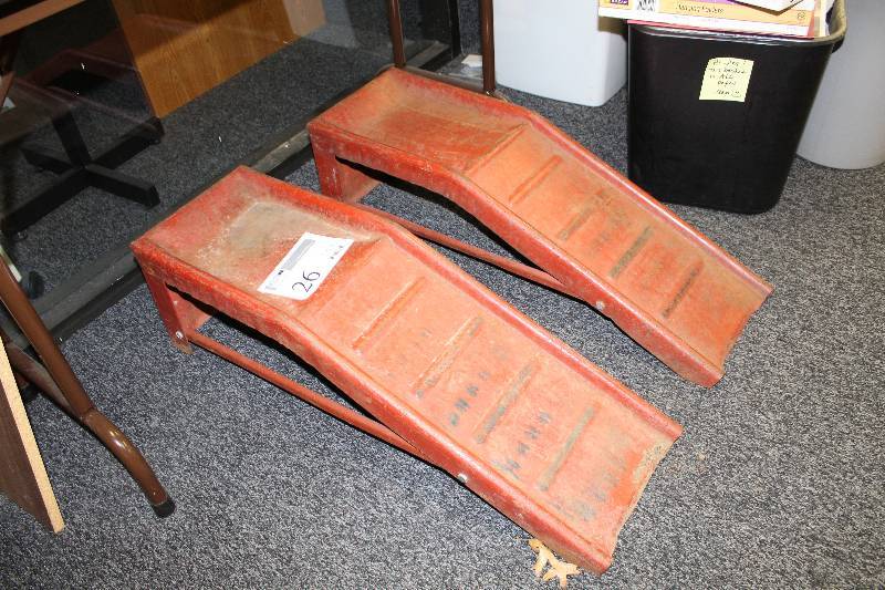 lot 26 image: Car Ramps