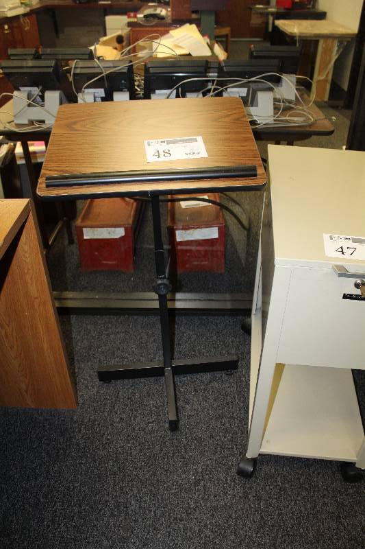 lot 48 image: Speaker Podium w Adjustable Metal Stand