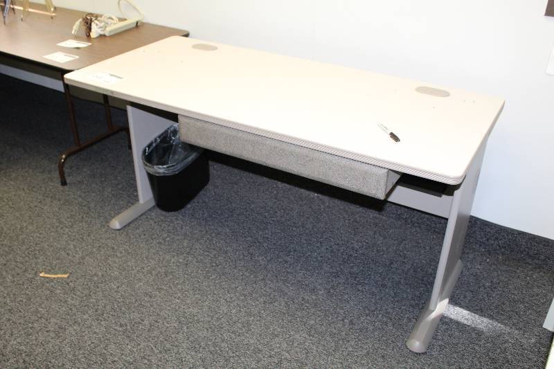 lot 64 image: Office Desk