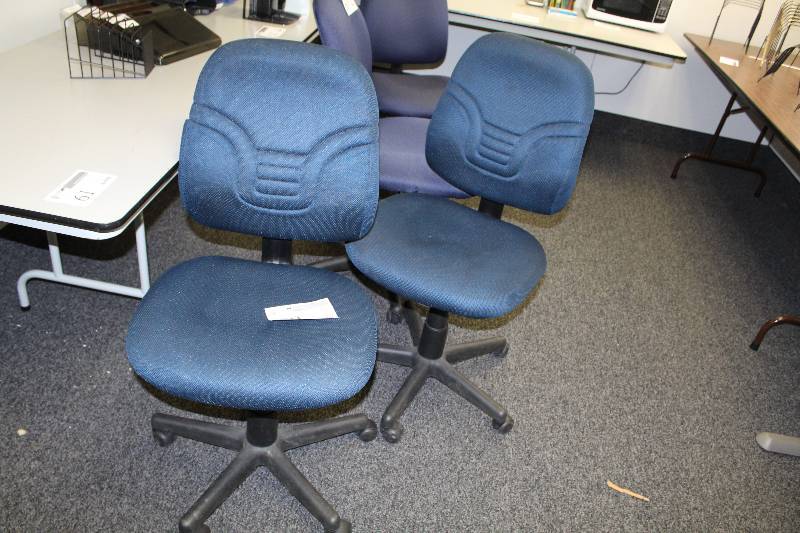 lot 59 image: Lot of (2) Rolling Office Chairs