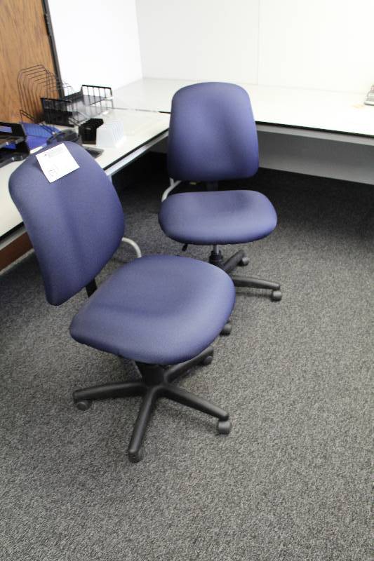 lot 60 image: Lot of (2) Rolling Office Chairs