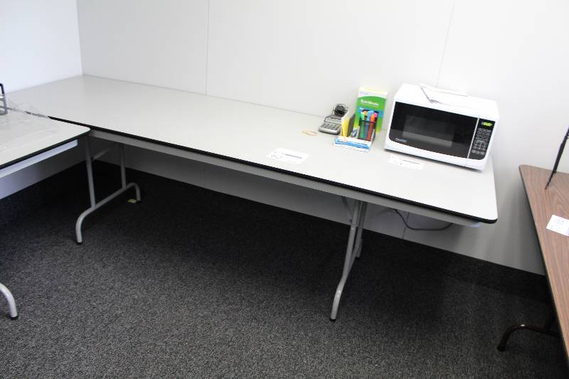 lot 62 image: Folding Table