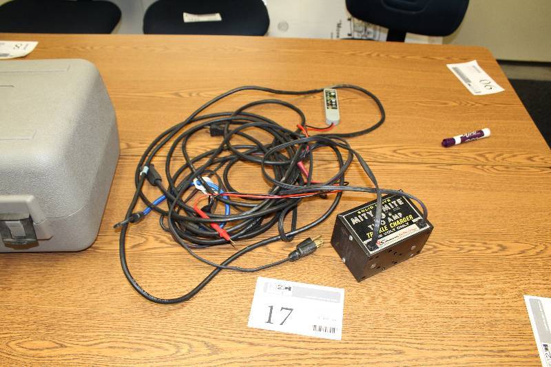 lot 17 image: Schumacher Mity-Mite Solid State 2A Trickle Charger
