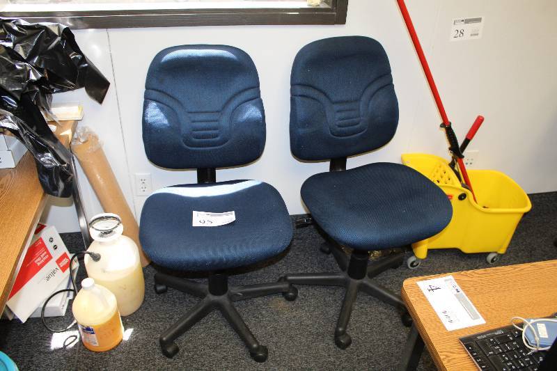 lot 95 image: Lot of (2) Rolling Office Chairs