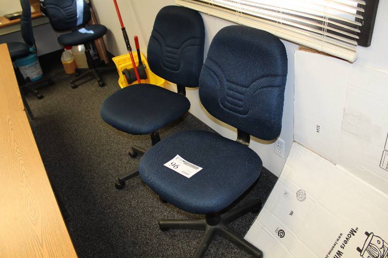 lot 96 image: Lot of (2) Rolling Office Chairs