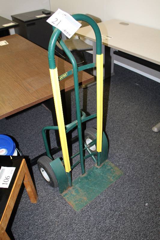 lot 21 image: 2-Wheel Hand Truck