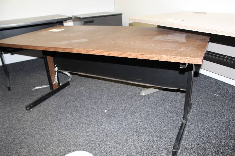 lot 102 image: Office Table