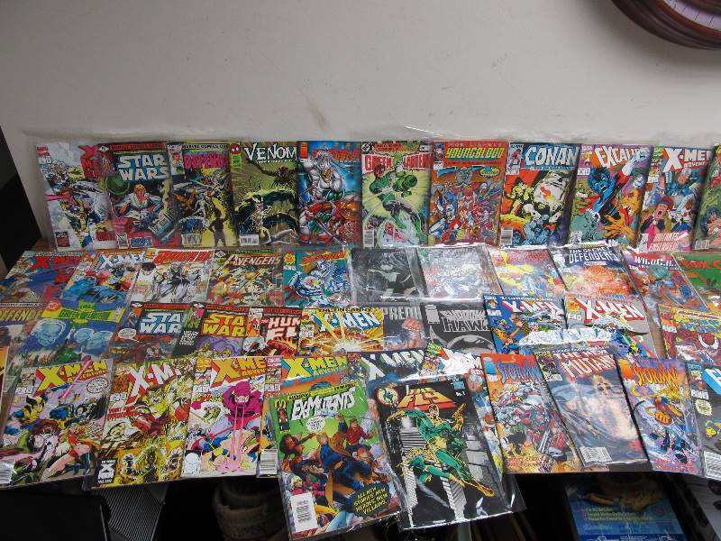 lot 61 image: LARGE Lot of Vintage & Newer Comic Books - Mostly Superhero