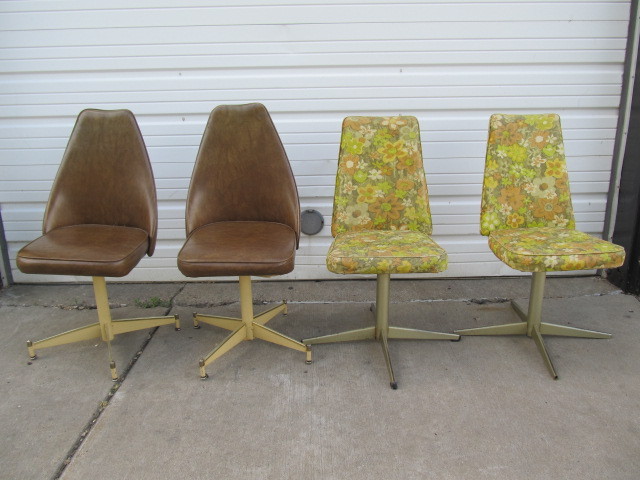 lot 41 image: 4 Vintage Mid Century Vinyl Swivel Chairs