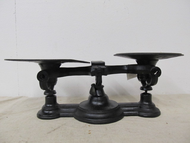 lot 47 image: Antique MINNESOTA RAILROAD & WAREHOUSE COMMISSION Cast Iron Scale