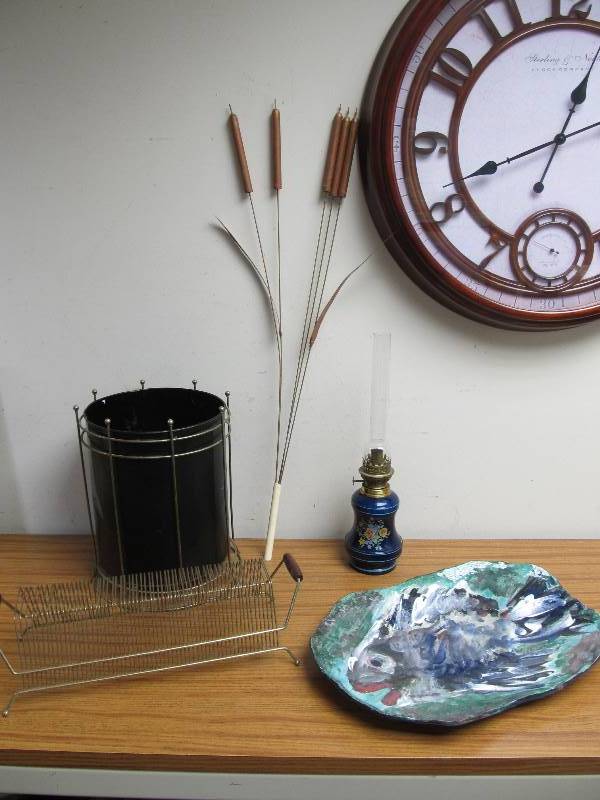 lot 117 image: Group of Vintage Mid Century Decor Items
