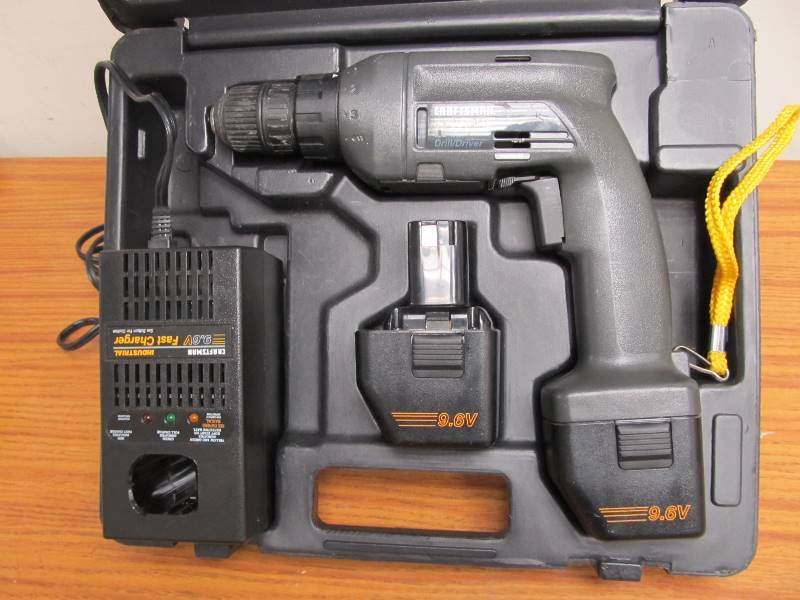 lot 125 image: Working Craftsman Industrial Drill