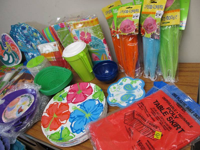 lot 137 image: Large Lot of BRAND NEW Party ThemeDcorPicnic Items