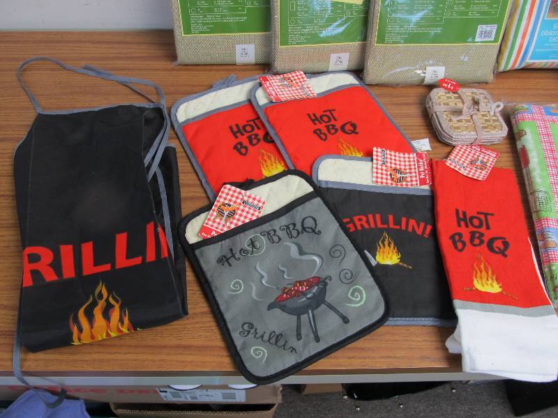 lot 138 image: Large Lot of BRAND NEW BBQ & PICNIC Items