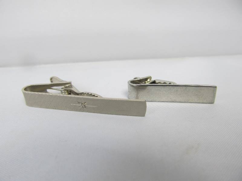 lot 142 image: 2 Vintage Sterling Silver Mens Tie Clips