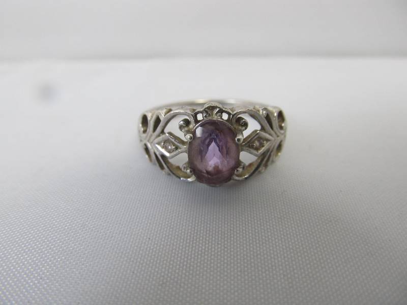 lot 145 image: Vintage Ladies Sterling Silver wAmethyst Ring - Size 8