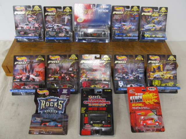 lot 67 image: Large Lot of MINT Brand New Diecast Cars Hot Wheels etc.