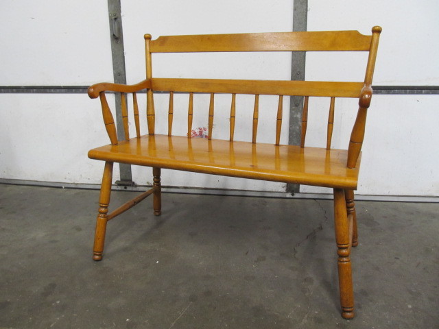 lot 75 image: Nice Vintage Solid Maple Bench