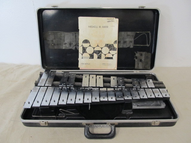 lot 81 image: Complete MUSSER Xylophone wStand & Case