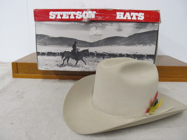 Sold at Auction: 2 VINTAGE HAT BOXES