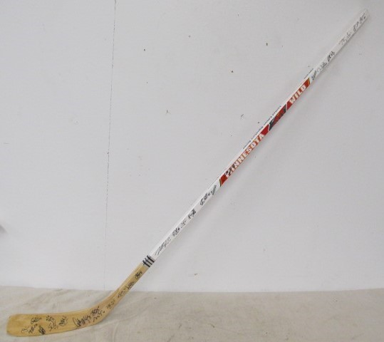 lot 92 image: Minnesota Wild TEAM SIGNED Autographed Hockey Stick