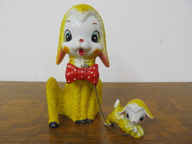 lot 104 image: Vintage ARNART Porcelain Sheep wBaby Figurine